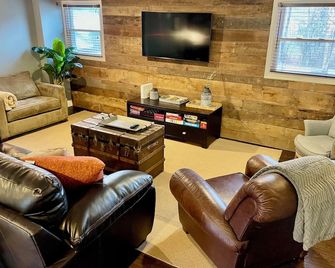 The Grove: Gather. Relax. Play. Shop. Explore. - Lynchburg - Living room