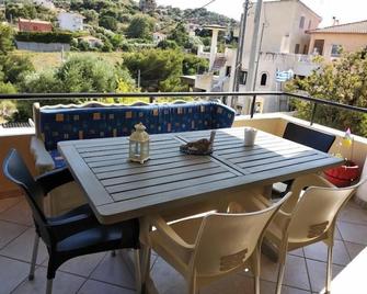 Artemis Greenhill - Vravrona - Balkon