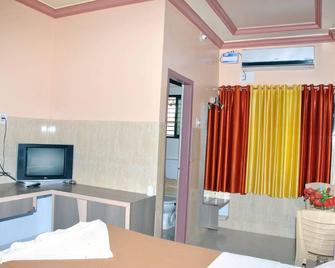 Hotel Sanman Delux Lodge - Badami - Kamervoorziening