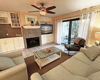 Sea Winds 30 Oceanview 3 Floors Awesome New Kitchen - Saint Augustine Beach - Sala de estar