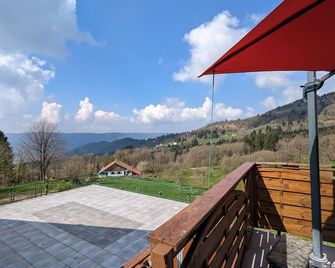 Ancienne chapelle aménagée en gîte indépendant avec terrasse et cheminée - FR-1-589-463 - Saulxures-sur-Moselotte - Balcony