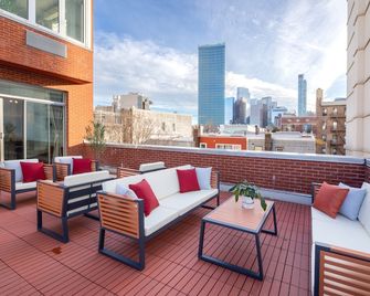 The Modernist Hotel - קווינס - מרפסת