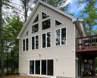 Dog Friendly, 3 Bedroom Home in Kettle Cove on Sebago Lake Maine, Boat Access - Casco - Edificio