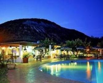 Jera' Resort e Circolo Velico - Vulcano - Pool