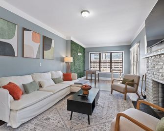 Cozy 5 Bd House Near Blackstone And Unmc - Omaha - Living room