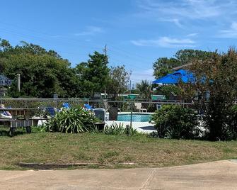 Cape Pines Motel - Buxton - Pool