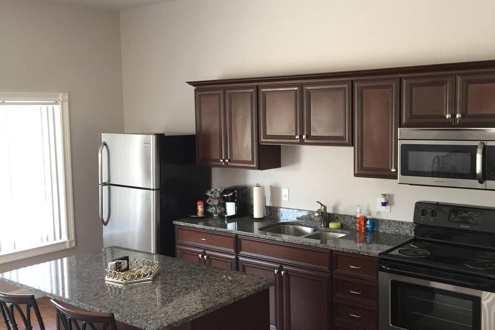 Experience the Lofts- at the Powell Suite on the historic square in Iola, Kansas - Iola - Kitchen