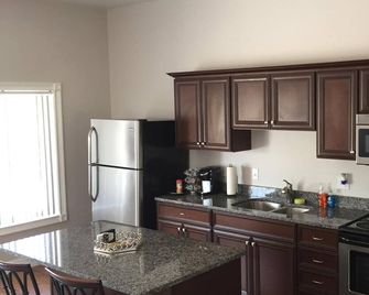 Experience the Lofts- at the Powell Suite on the historic square in Iola, Kansas - Iola - Kitchen