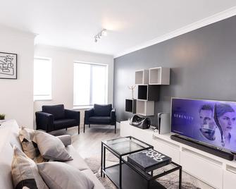 Luxury, Modern Apartment w/ Netflix in Zone 2 - London - Living room