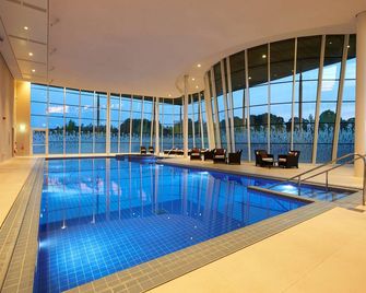 Hilton at St.George's Park, Burton Upon Trent - Burton upon Trent - בריכה