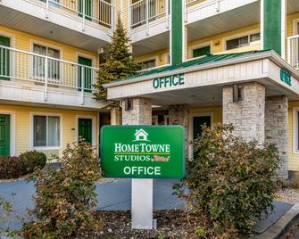 HomeTowne Studios by Red Roof Spokane - Valley - Spokane - Building