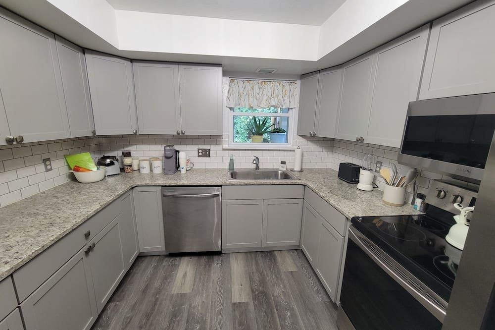 Modern. 5 min to Penn State Breakfast included, King bed, Game Room! Toftrees - State College - Kitchen