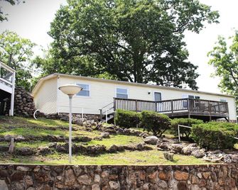 Rock Harbor Resort and Motel - Sunrise Beach - Edificio