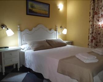 Hostal Restaurante La Giralda - Rota - Bedroom