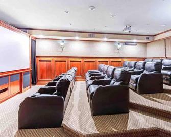 Stylish Apt W/ Amenities| 24/7 Staff|Fully Stocked - Santa Clara - Lounge