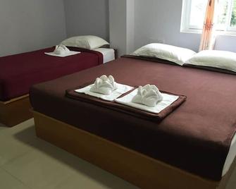 Feel Guest House - Mawlamyine - Bedroom