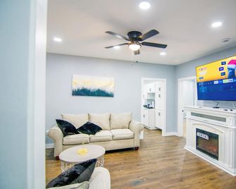 Fully Furnished 1st Floor Retreat - Lewiston - Sala de estar