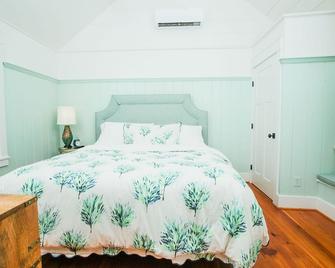 Upscale Bungalow - 129 Craven Street 300 feet from Beaufort Waterfront - Beaufort - Habitación