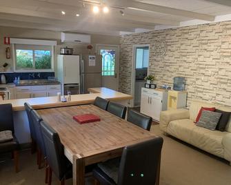 Mountain Lodge - sleeps 10 - Merrijig - Dining room