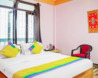 Treebo Trip Yangsel - Tawang - חדר שינה