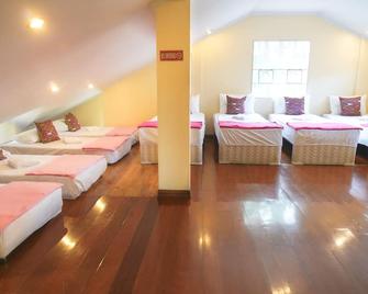Charming Tagaytay Vacation Home - Tagaytay - Schlafzimmer