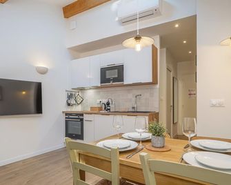 Apartment La Tourterelle I Les Nids de la Diane - Pertuis - Salle à manger