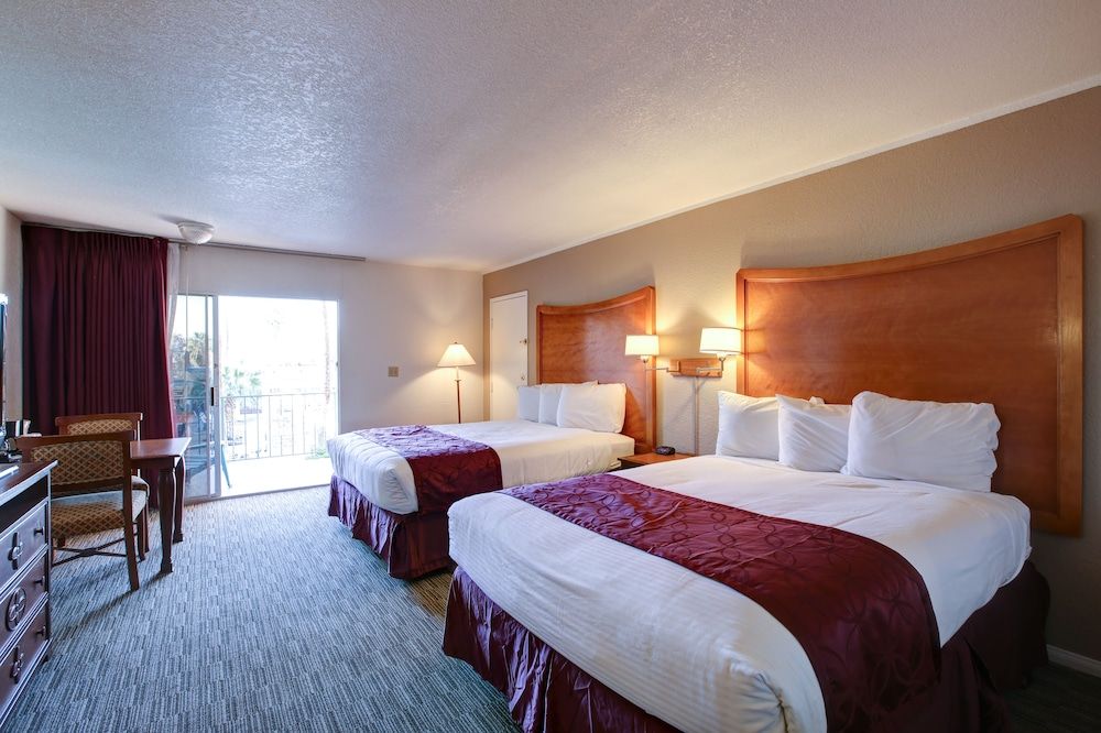 Desert Hot Springs Spa Hotel - Desert Hot Springs - Bedroom
