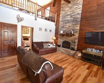 5 STAR Luxury Cabin 3bd/3ba, Perfect base camp to N. Parks! - Alton - Sala de estar
