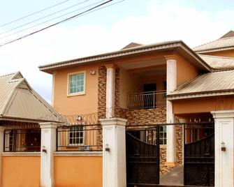 Impeccable , modern House in Benin City, Nigeria - Benin City - Building