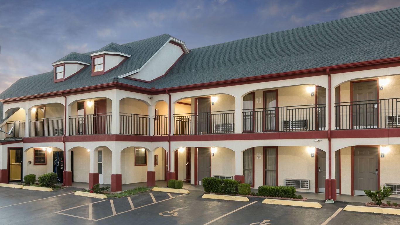 Travelodge Inn & Suites by Wyndham Norman