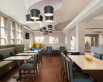 Hampton Inn & Suites Ft. Lauderdale Airport/South Cruise Port - הוליווד - מסעדה