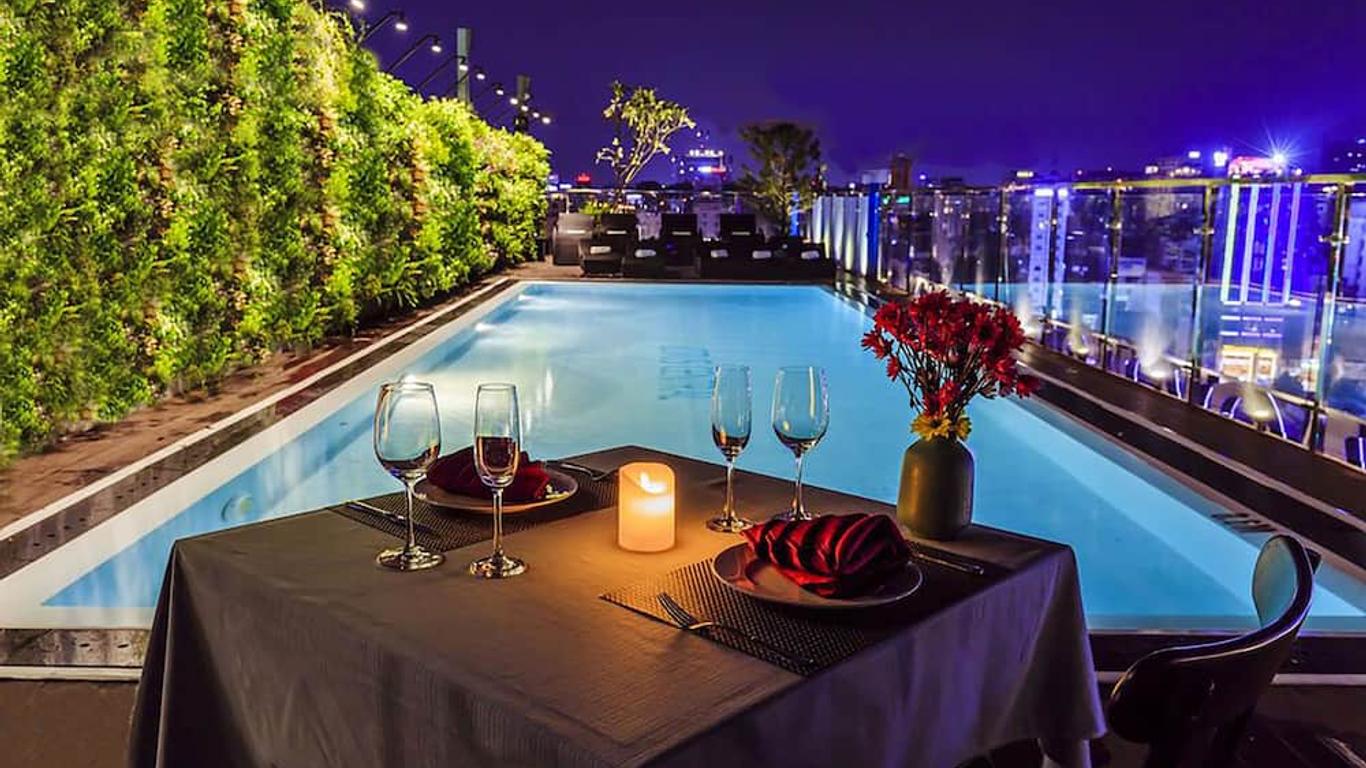 Happy Life Grand Hotel & Rooftop Skybar