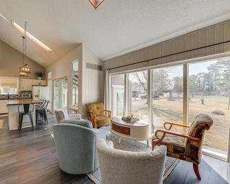 Private Beach & Fishing Pier: Wicomico River House - Princess Anne - Living room