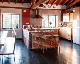 Exclusive Apartment With 3 Double Rooms In Artistic Building - Santibáñez de la Peña - Kitchen