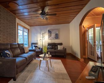 Memories By Baptiste-This Is Not A Waterfront Property - Bancroft - Sala de estar