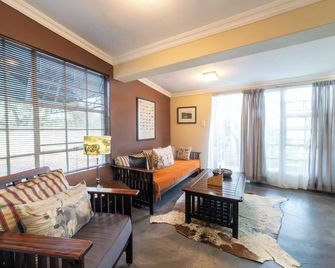 Khayamanzi Guesthouse - Hartbeespoort - Wohnzimmer