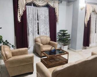 Winnie's Lodge - Shillong - Living room