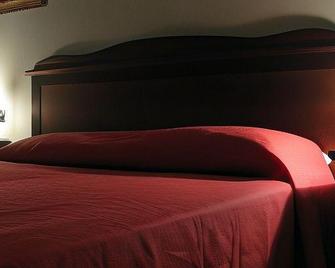 Fiumefreddo Hotel - Fiumefreddo di Sicilia - Спальня