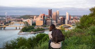 Euclid Villa - Pittsburgh's #1 Coziest 2BR Getaway - 匹玆堡 - 建築