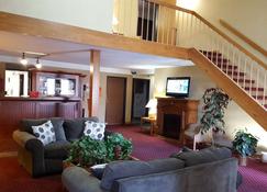 Guest Lodge - Minot - Living room