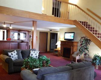 Guest Lodge - Minot - Living room