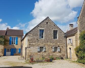 Double rural gîte with swimming pool - Angely - Edificio