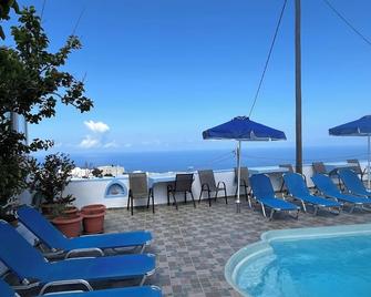 Stella Nomikou Apartments - Fira - Piscina