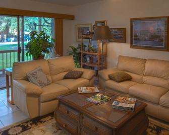 Cypress Fairway Village - Wimberley - Living room