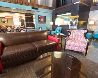 Drury Inn & Suites Springfield, MO - Springfield - Living room