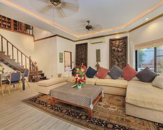 Luxurious View Talay Villa - Pattaya Holiday House - Pattaya - Wohnzimmer