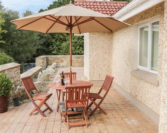 CNOC SUAN, pet friendly, with open fire in Aughavas, County Leitrim - Cavan