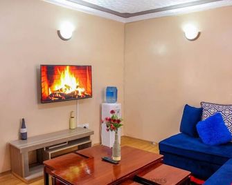 Lux Suites Elmoc Apartments Nakuru - Nakuru - Living room