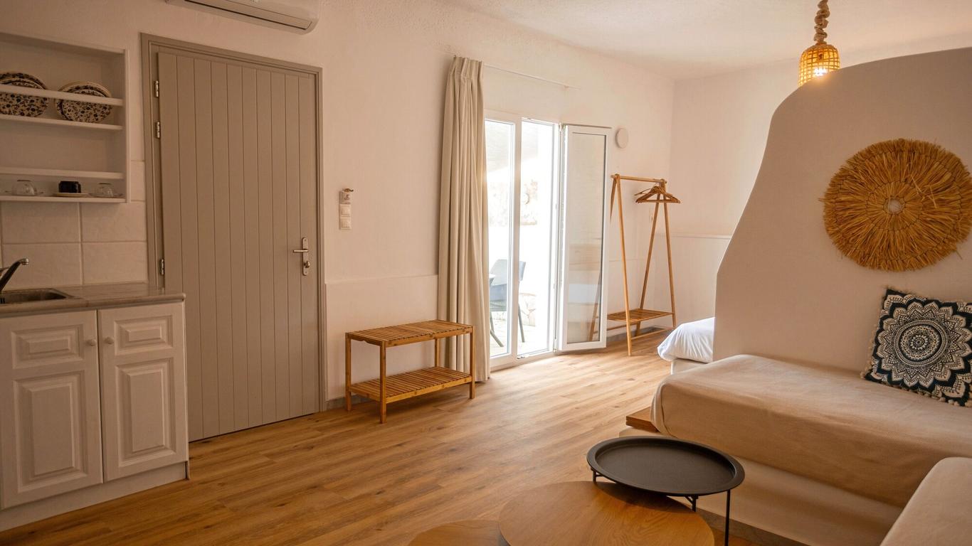 Adonis Hotel Studios & Apartments