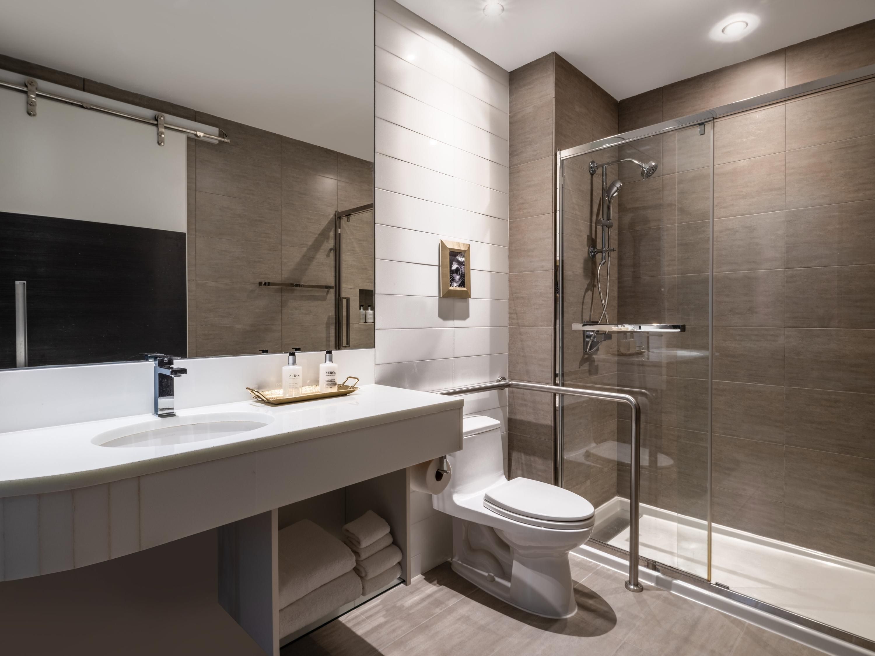 Bathroom view of Voco Fiorello - Laguardia East